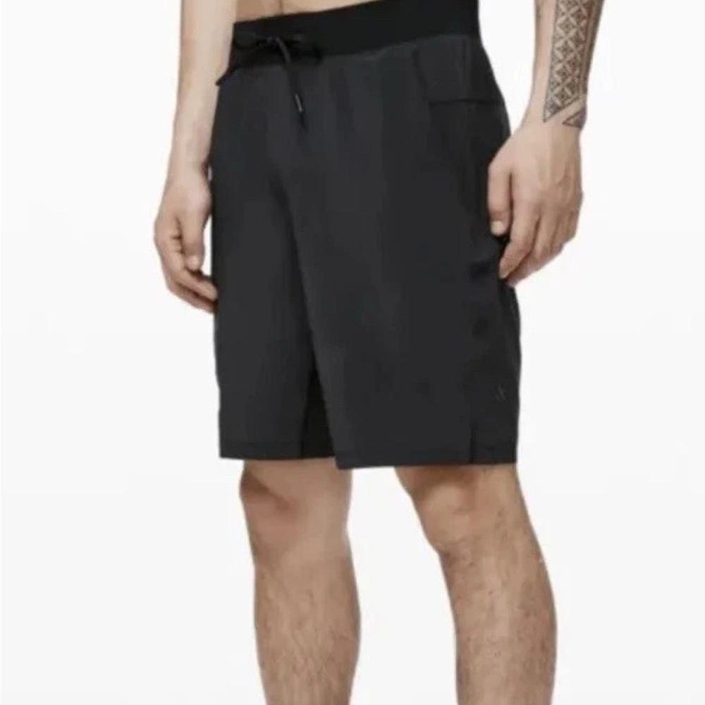Lululemon T.H.E. Short “LINERLESS” 9”